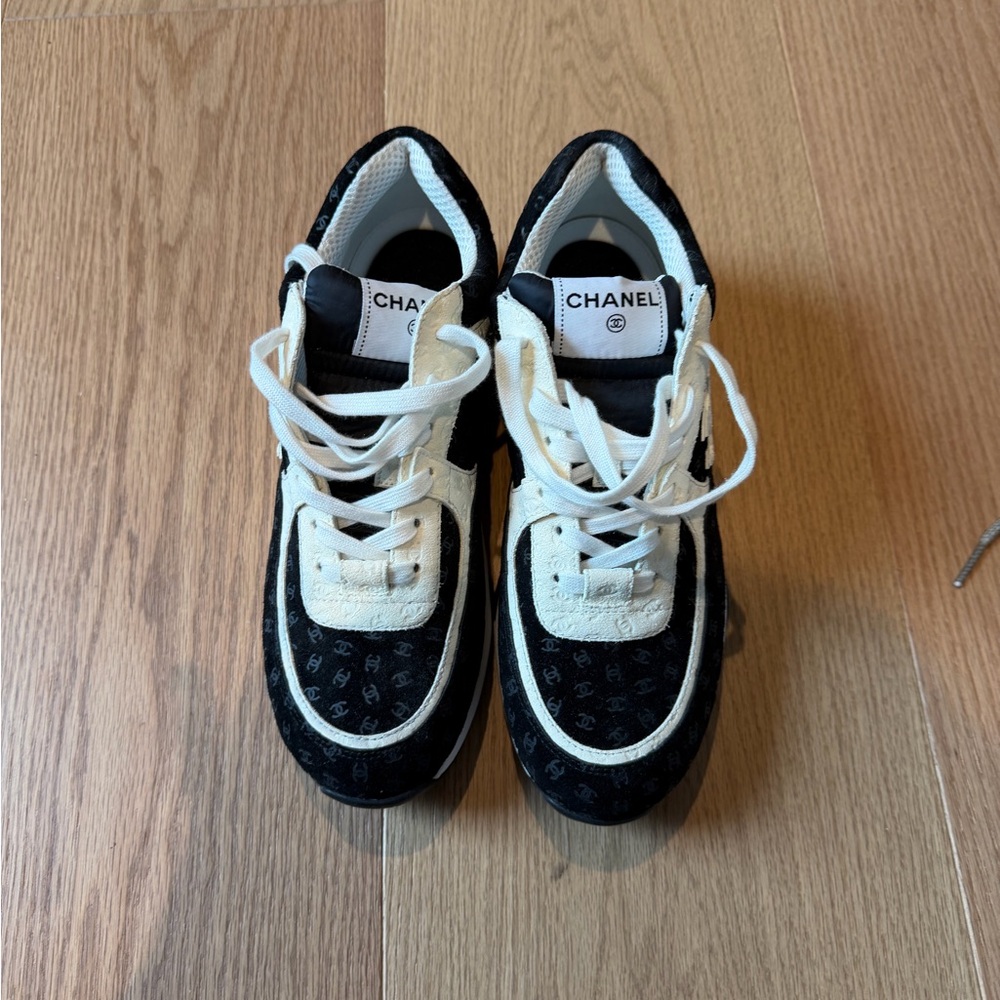 Chanel women black & white all over logo sneaker 41 NWOB